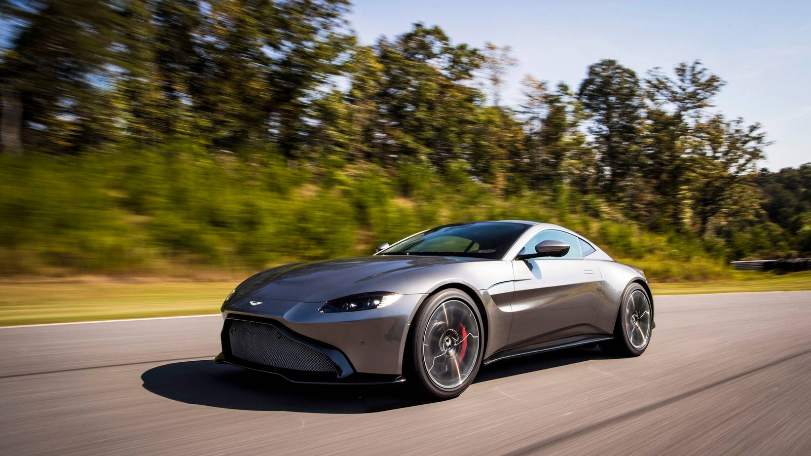 Photo de la voiture Aston Martin Vantage en vente chez Legendary Motorsport
